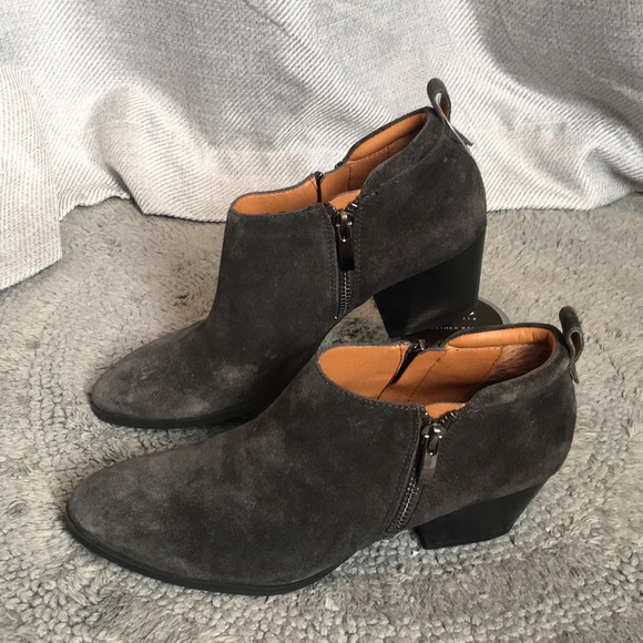 Franco Sarto gorgeous Gray Suede Bootie - Picture 3 of 8